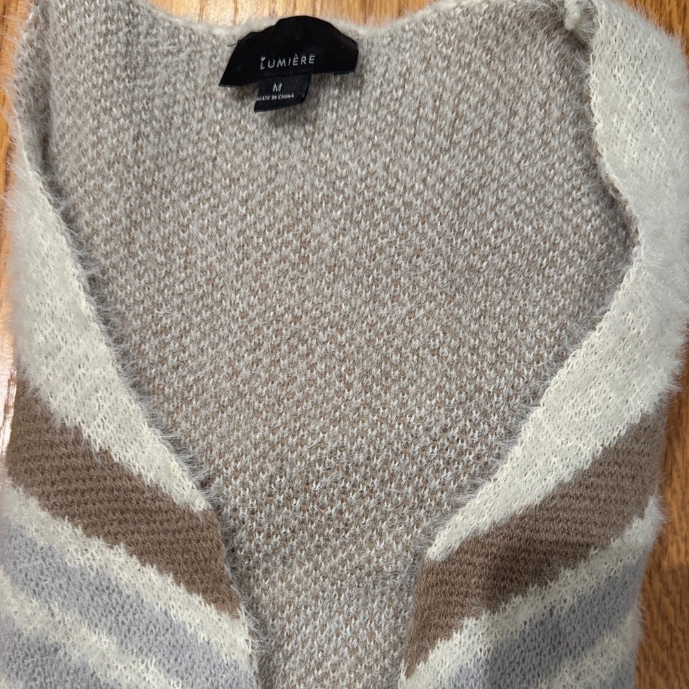 Lumiere NWT Cream and Tan Chevron Fuzzy Long Cardigan Cozy Winter Size Medium - Picture 4 of 5